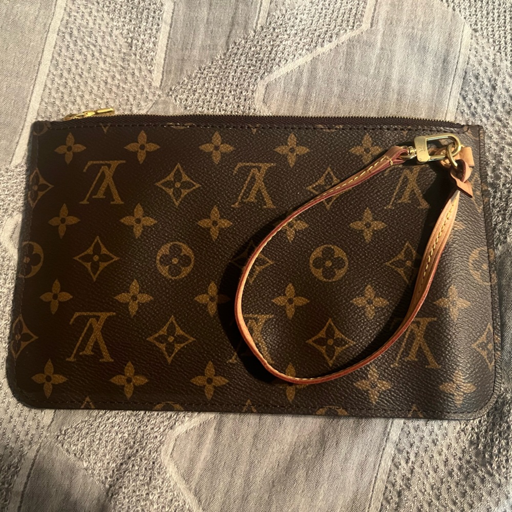 💎✨Authentic✨💎Louis Vuitton Monogram Neverfull MM Pouch Cerise